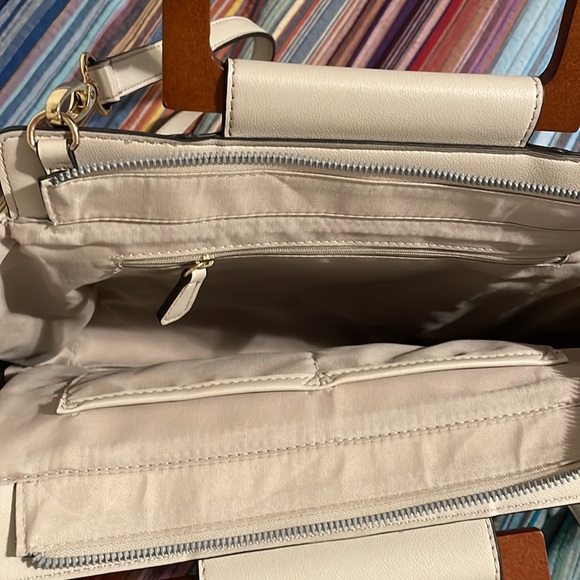 Crossbody satchel with wooden handles and crossbody strap - Picture 5 of 8